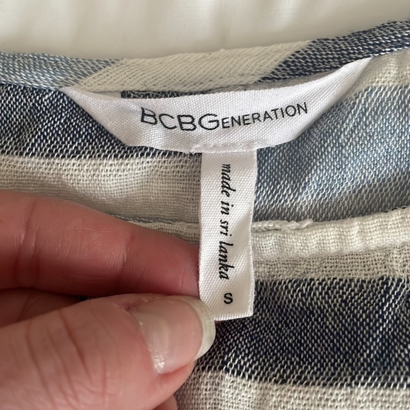 BCBGeneration Cropped Blouse Blue and White Striped Wide Fit Flutter Sleeve - Picture 4 of 8